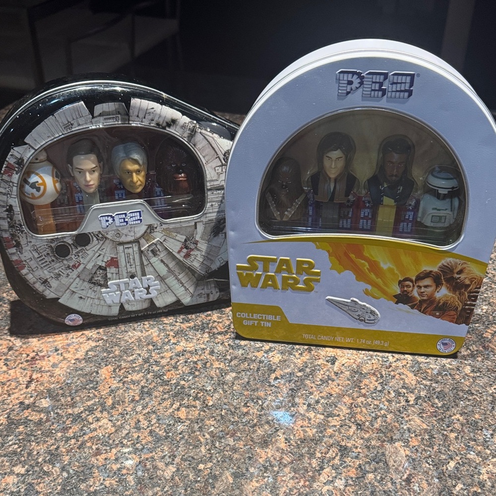 Lot of 2 Star Wars PEZ Collectible Gift Set